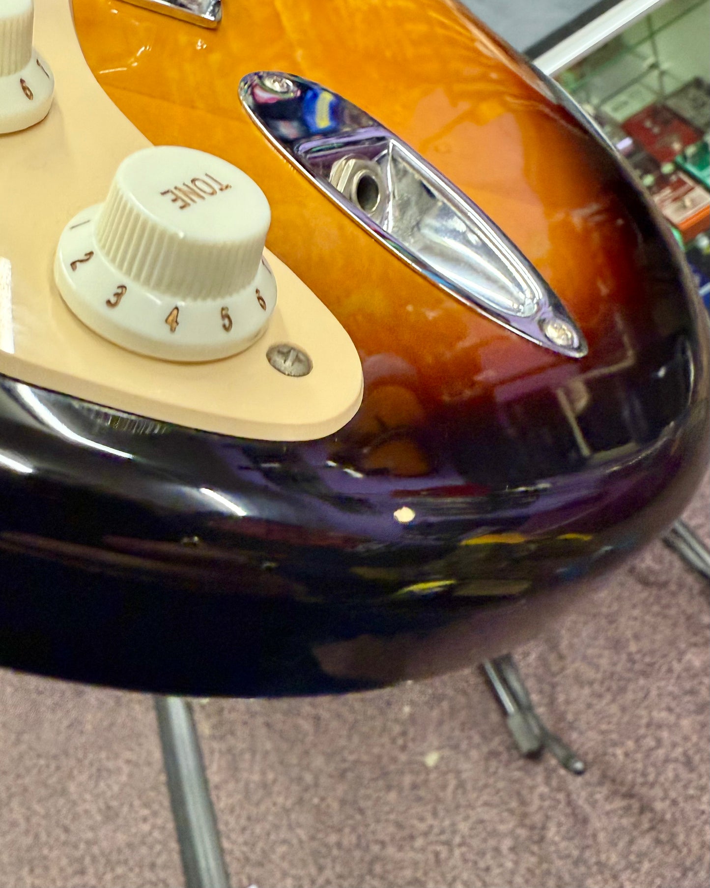 Squier Affinity Stratocaster Left-Handed - Two-Tone Sunburst (#CY100401782)
