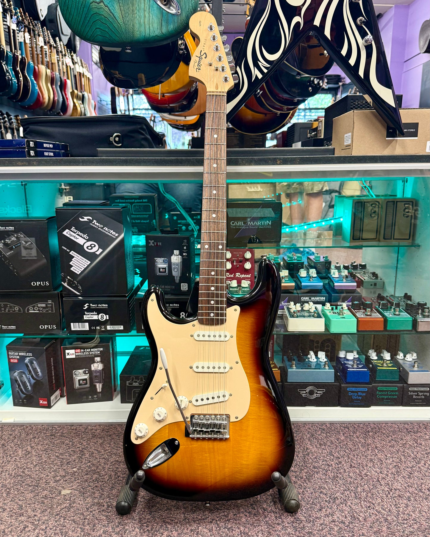 Squier Affinity Stratocaster Left-Handed - Two-Tone Sunburst (#CY100401782)