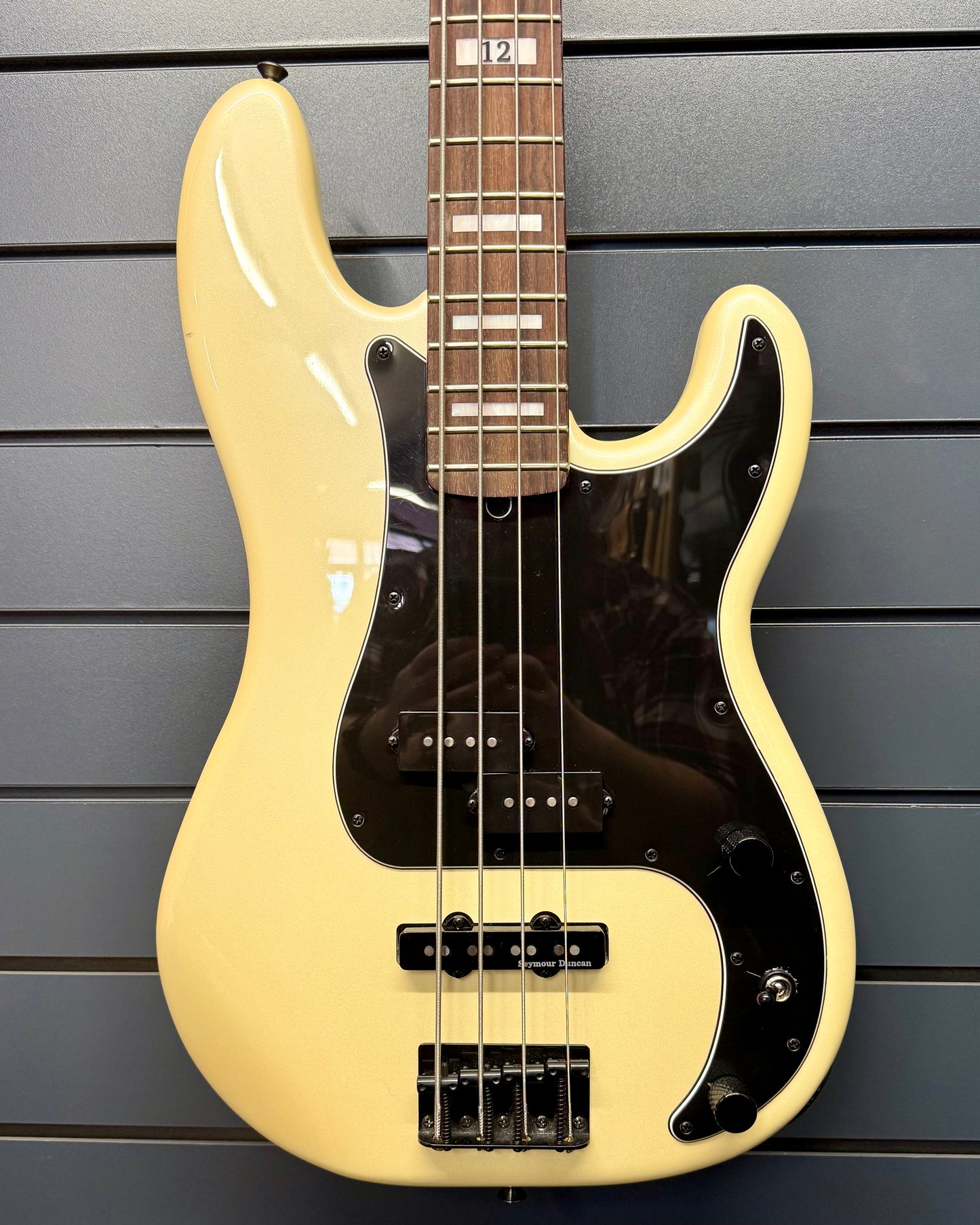 Fender Duff McKagan Deluxe Precision Bass - Pearl White (#MXD2100138)