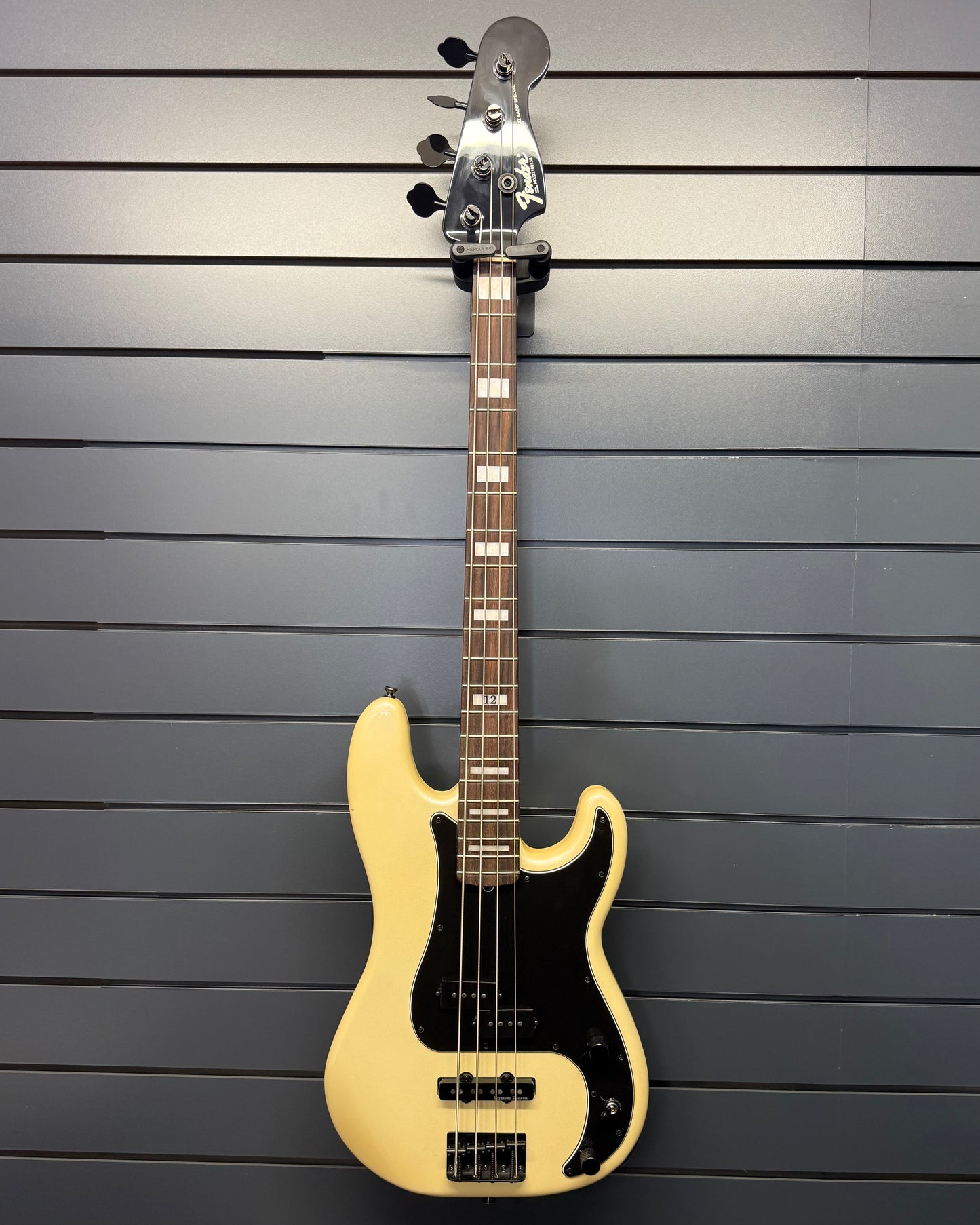 Fender Duff McKagan Deluxe Precision Bass - Pearl White (#MXD2100138)