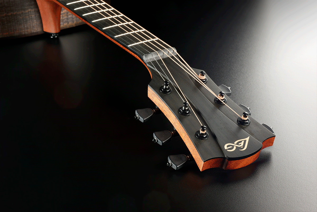LAG Sauvage Dreadnought Cutaway Electro