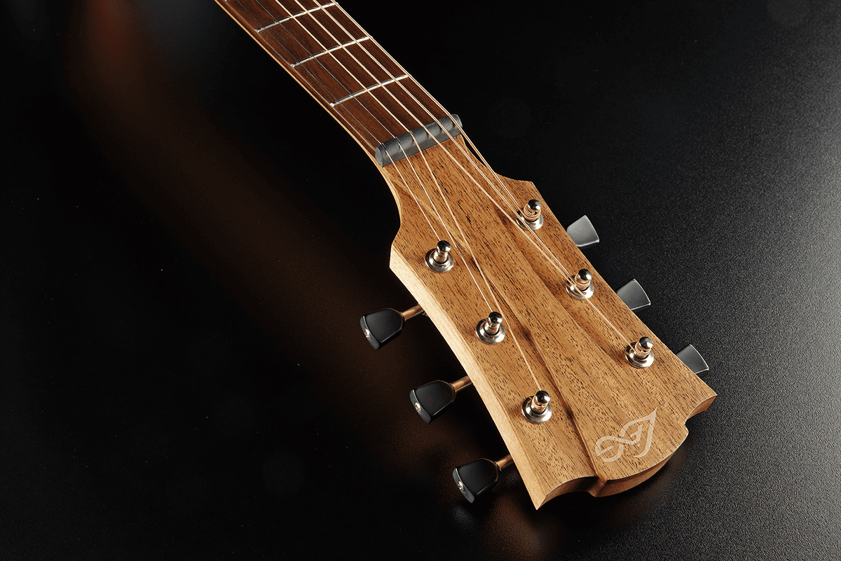 LAG T70ACE-NAT Tramontane Auditorium Cutaway Electro