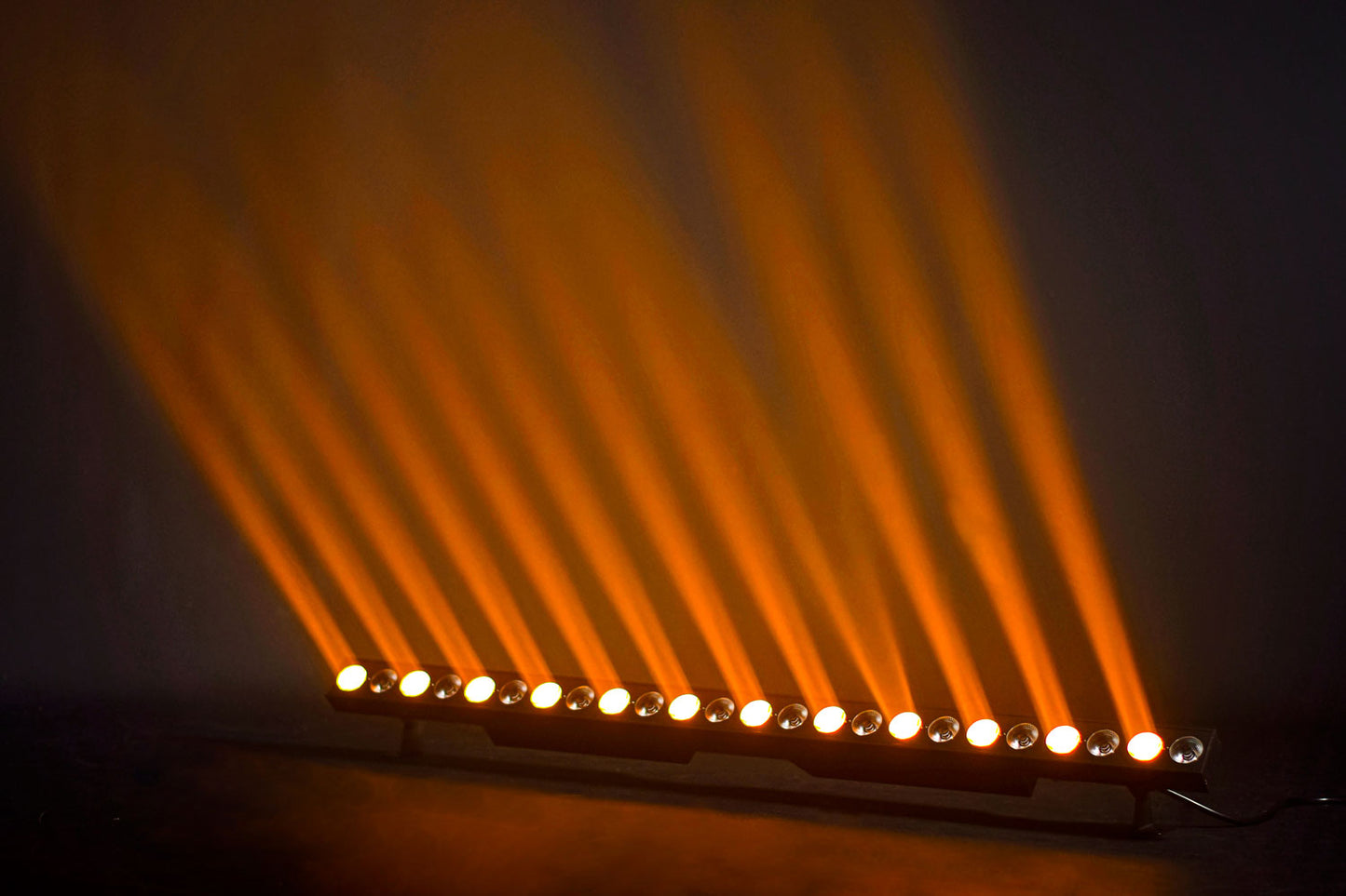 QTX Wash and Beam: 24 x 3W LED Wall Bar
