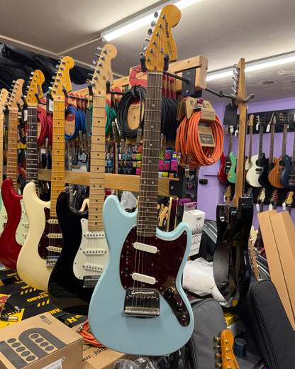 Squier Classic Vibe Mustang - Daphne Blue
