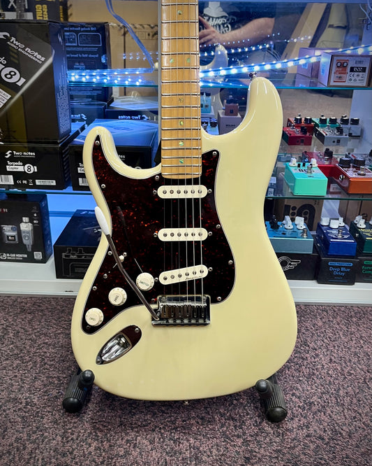 Fender USA Stratocaster - Vintage White (DZ0261559)