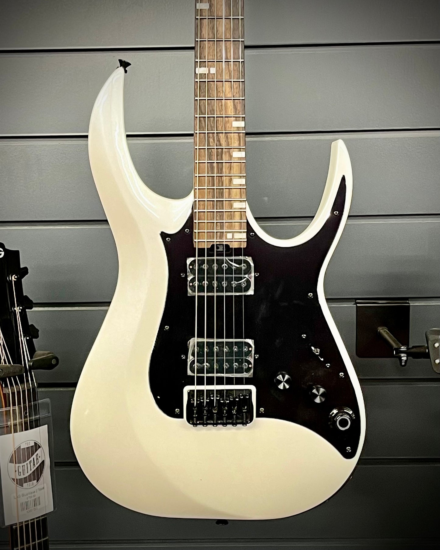 Mooer GTRS Modern M800 - Pearl White
